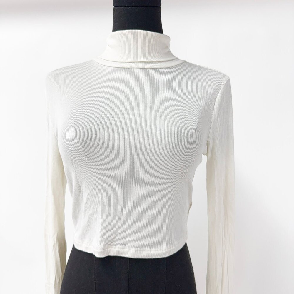 ARITZIA SUNDAY BEST CROPPED CREAM TURTLE NECK - Picture 2 of 7